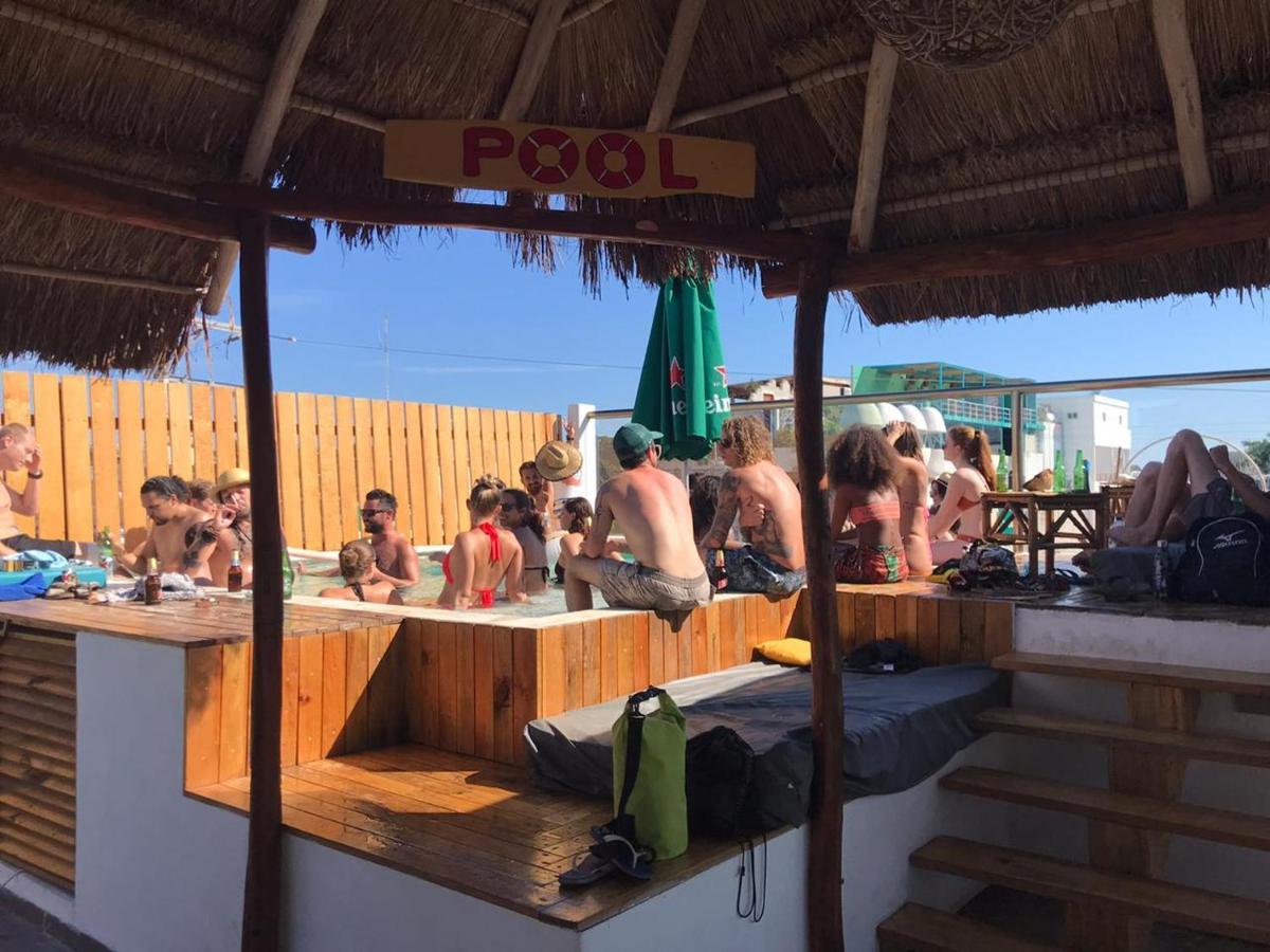 טולום Straw Hat Hostel & Rooftop Bar מראה חיצוני תמונה